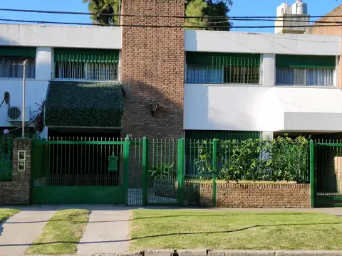 ¡Excelente OPORTUNIDAD! Venta duplex, permuta por casa.
