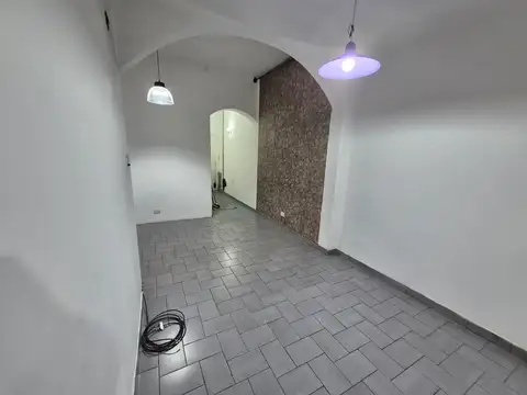 Depto Tipo Casa en Alquiler en Liniers, $ 900.000