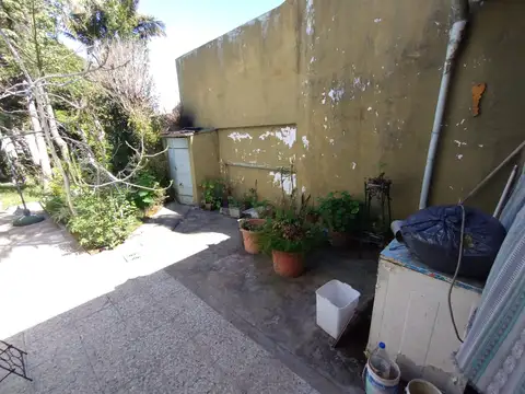 casa de 4 ambientes con lote libre linda ubicacion