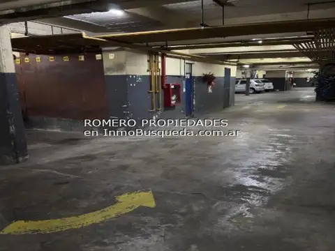 Cochera en Venta, Bajo Edificio, Rampa Fija, Porton Automatico, La Plata