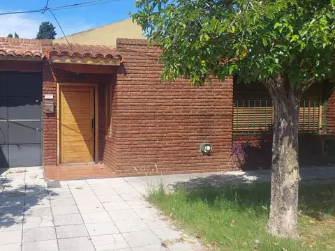 Oportunidad casa en venta 4 ambientes con departamento