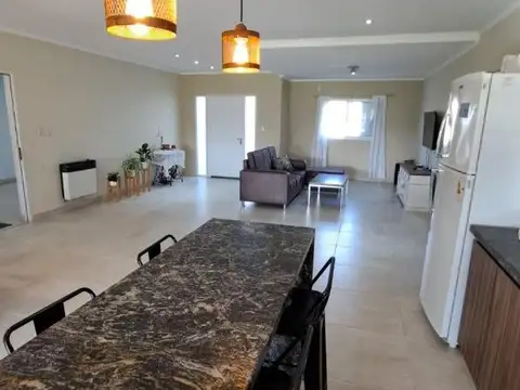 Casa 3 ambientes con 2 baños