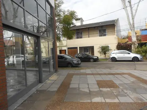 Local en Venta Via Púb.