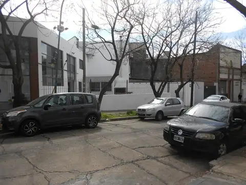 EXCELENTE LOCAL EN INMEJORABLE ESQUINA