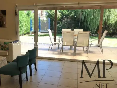 Casa en Venta con 2 cocheras