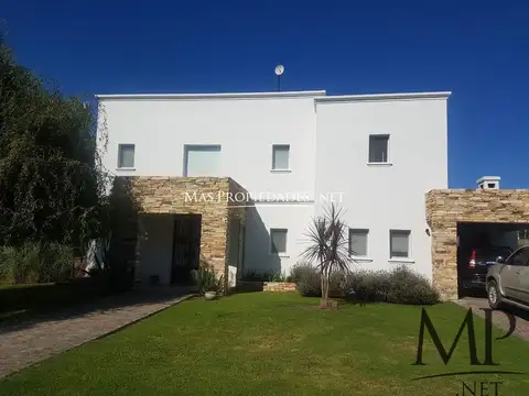 Venta Casa en El Centauro 4 Dormitorios Canning