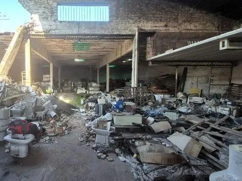 Depósito galpon 700 m2 banfield Venta