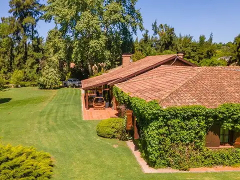 Casa en Venta con 3 cocheras