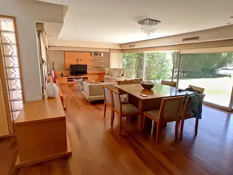 Casa 6 ambientes con 4 baños