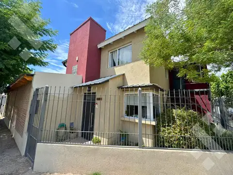 Casa 3 dormitorios + Departamento independiente - B° Huiliches - Neuquén