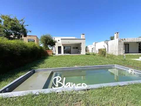 Casa  en Venta en Santa Elena, Pilar del Este, Pilar