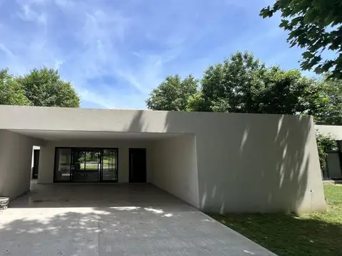 Casa 6 ambientes con 3 baños