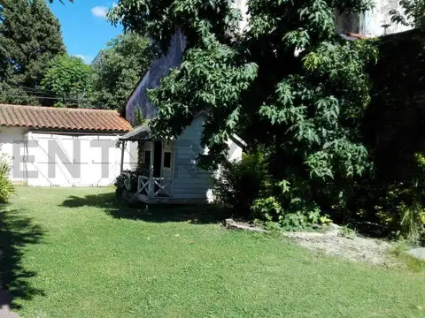 Casa en Venta con 3 cocheras