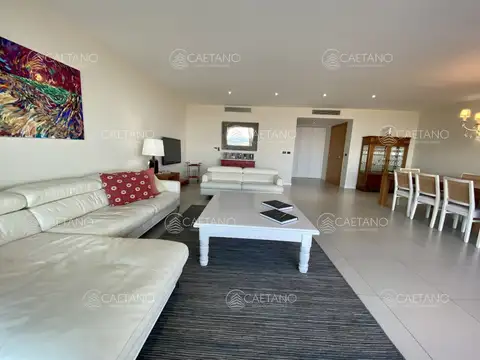 Venta apartamento 4 dormitorios, playa brava Punta del Este