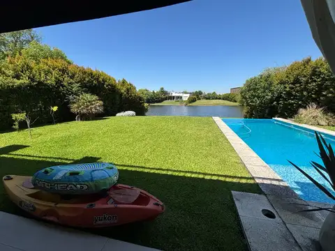 Casa en Alquiler Temporal con 2 cocheras