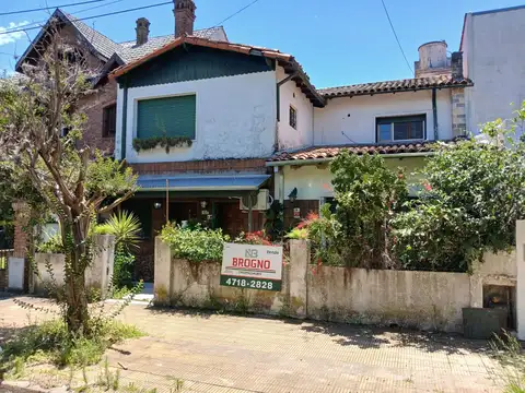 Excelente ubicación de casa a reciclar.