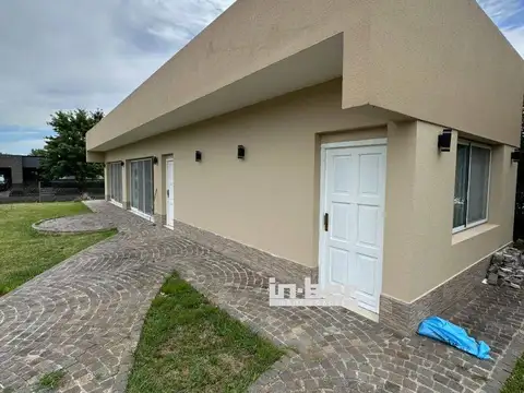 Casa en Venta en Berazategui, USD 160.000