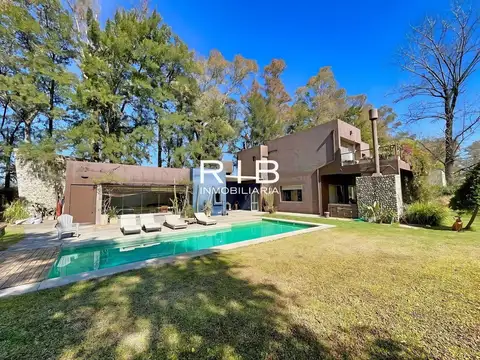 Luminosa Propiedad Moderna sobre 1794 m2