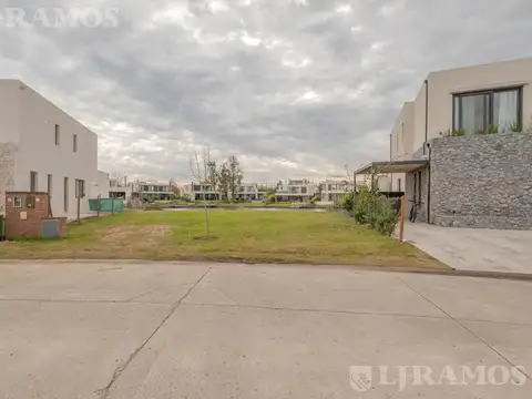 Terreno al agua  en venta en Laguna Grande
