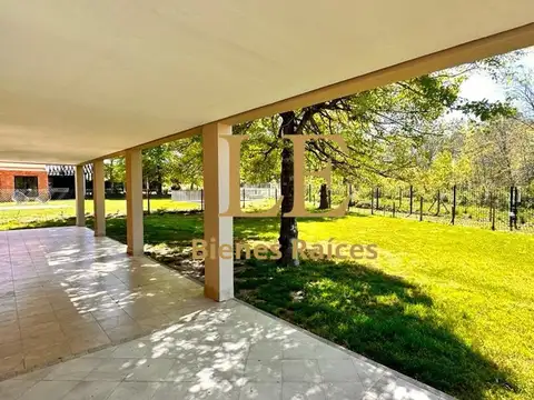 Casa 5 ambientes con 4 baños