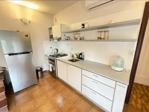 Casa en Alquiler con 2 cocheras