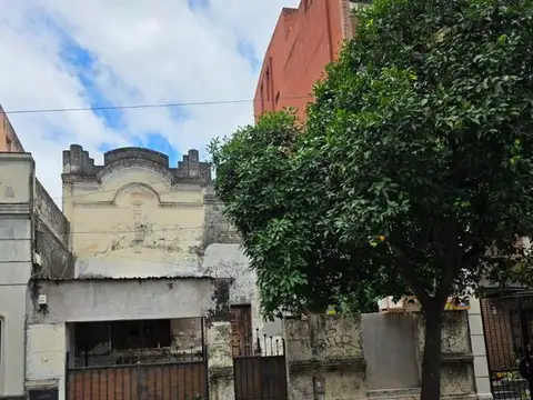 Bernardo de Monteagudo 800. Entre Avenida sarmiento y Santa fe