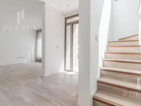 Casa en Alquiler con 4 cocheras