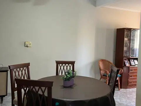 VENTA CASA ZONA ESTE BARRIO RESIDENCIAL