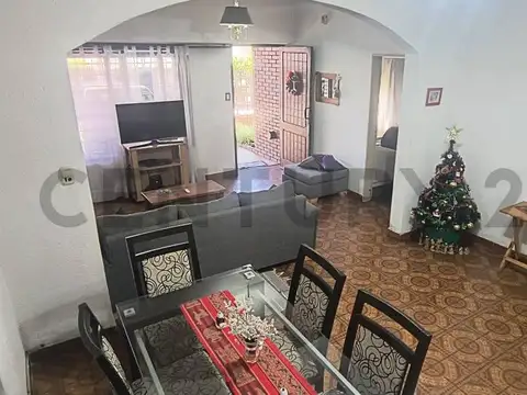 Casa 5 ambientes con 2 baños
