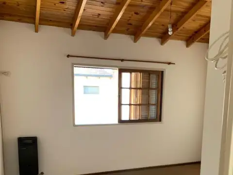 Casa en Alquiler con 1 cochera