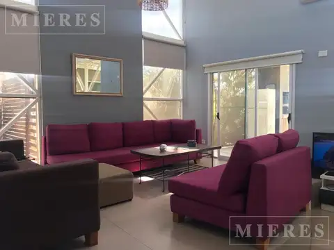 Casa en Alquiler Temporal en El Cantón - Barrio Golf, USD 2.700