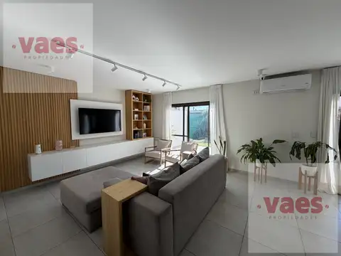 Casa 6 ambientes con 2 baños