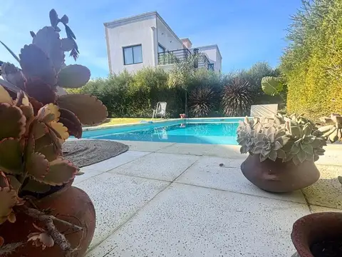 Casa 5 ambientes con 3 baños