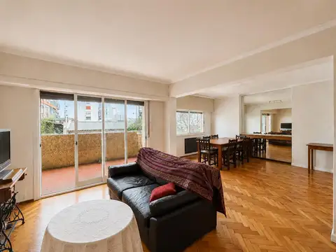 Venta de Departamento 4 ambientes con Doble Balcon y Dependencia de servicio en Caballito