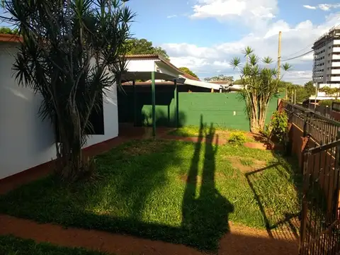 Casa en Alquiler con 1 cochera