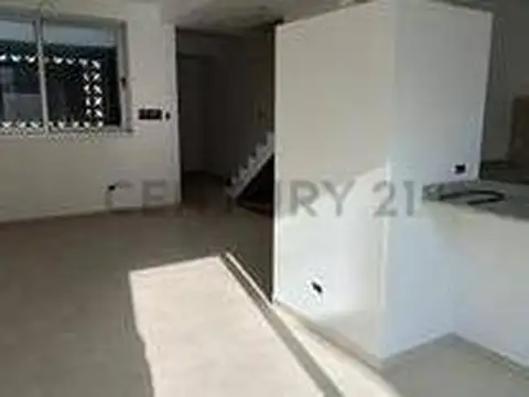 DUPLEX A LA VENTA EN RINGUELET.