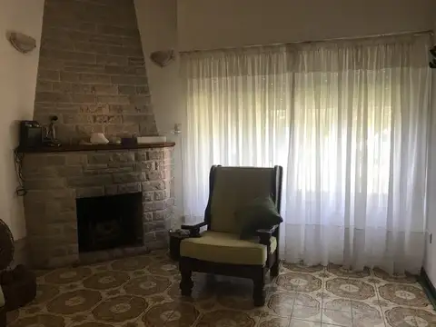 Casa 6 ambientes con 1 baño