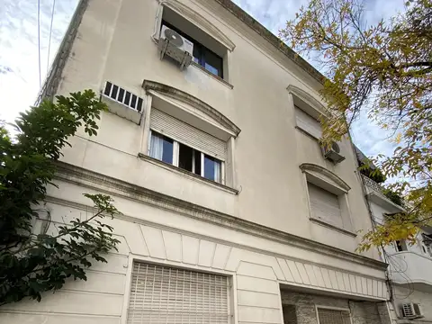Venta | Colegiales | Gran 2 Amb con Patio, a Reciclar | Delgado Al 1500