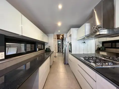 Casa 6 ambientes con 3 baños