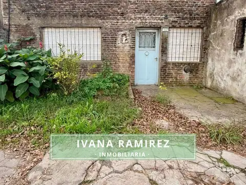 Se vende casa a reciclar lista para escriturar, en Barrio Lanusse, Luján.