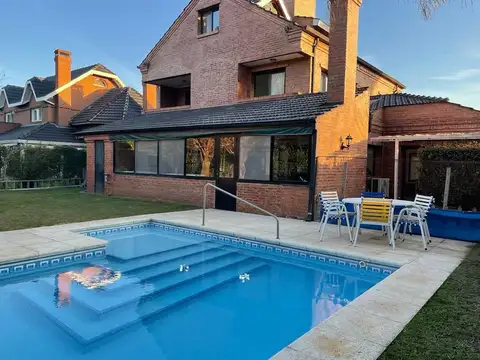 Casa 7 ambientes con 4 baños