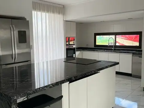 Casa 4 ambientes con 3 baños
