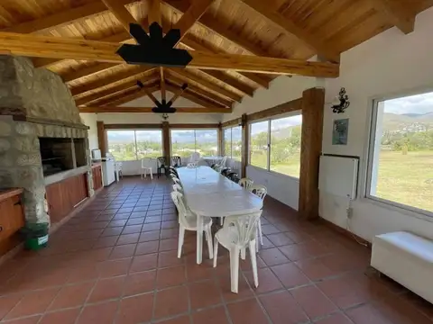 Casa en Venta con 3 cocheras