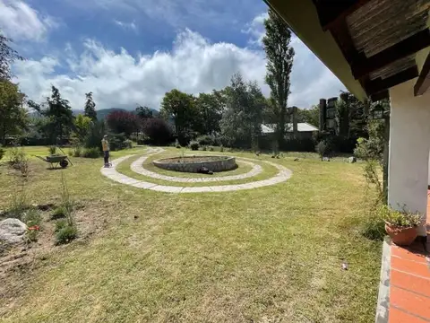 Casa 5 ambientes con 2 baños