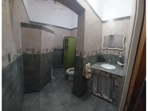 EXC.CASA LANUS A MTS PARQUE, 4 AMB.2 PLANTAS,COCHERA,PATIO,LOTE 120M2,REMODELADA  APTO CREDITO