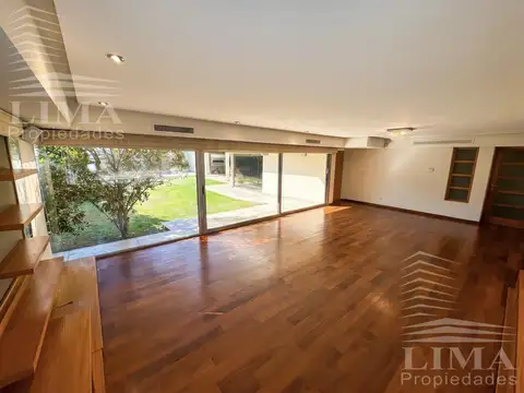 Casa 9 ambientes con 4 baños
