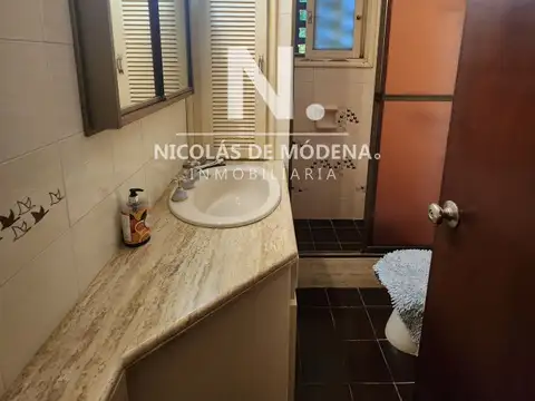 Casa de 3 domritorios y dependencia en venta en excelente ubicacion, ideal inversores.