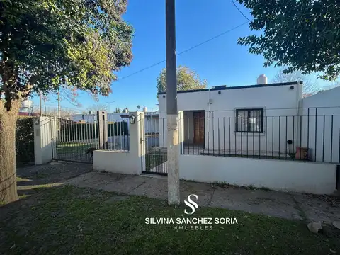 CASA VENTA 3 AMBIENTES LOS CARDALES. - (Zonificación: residencial / comercial)