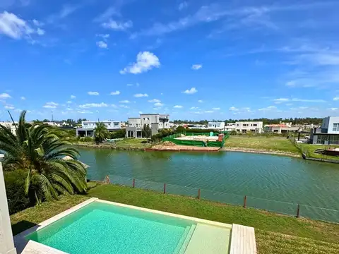 Casa a la Venta con Renta en Santa Isabel 3 dormitorios, Escobar 100