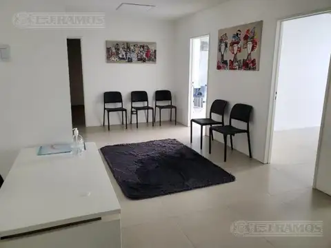 Oficina 5 ambientes con 3 baños